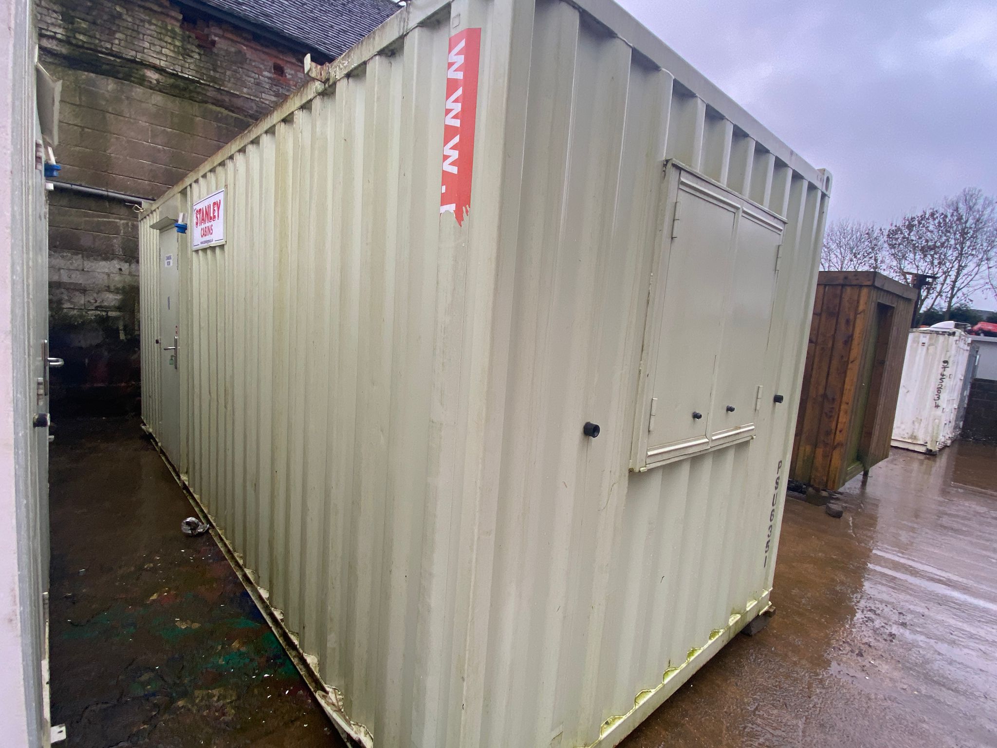 21′ x 8′ AV Office/Changing Room – Ref.-187