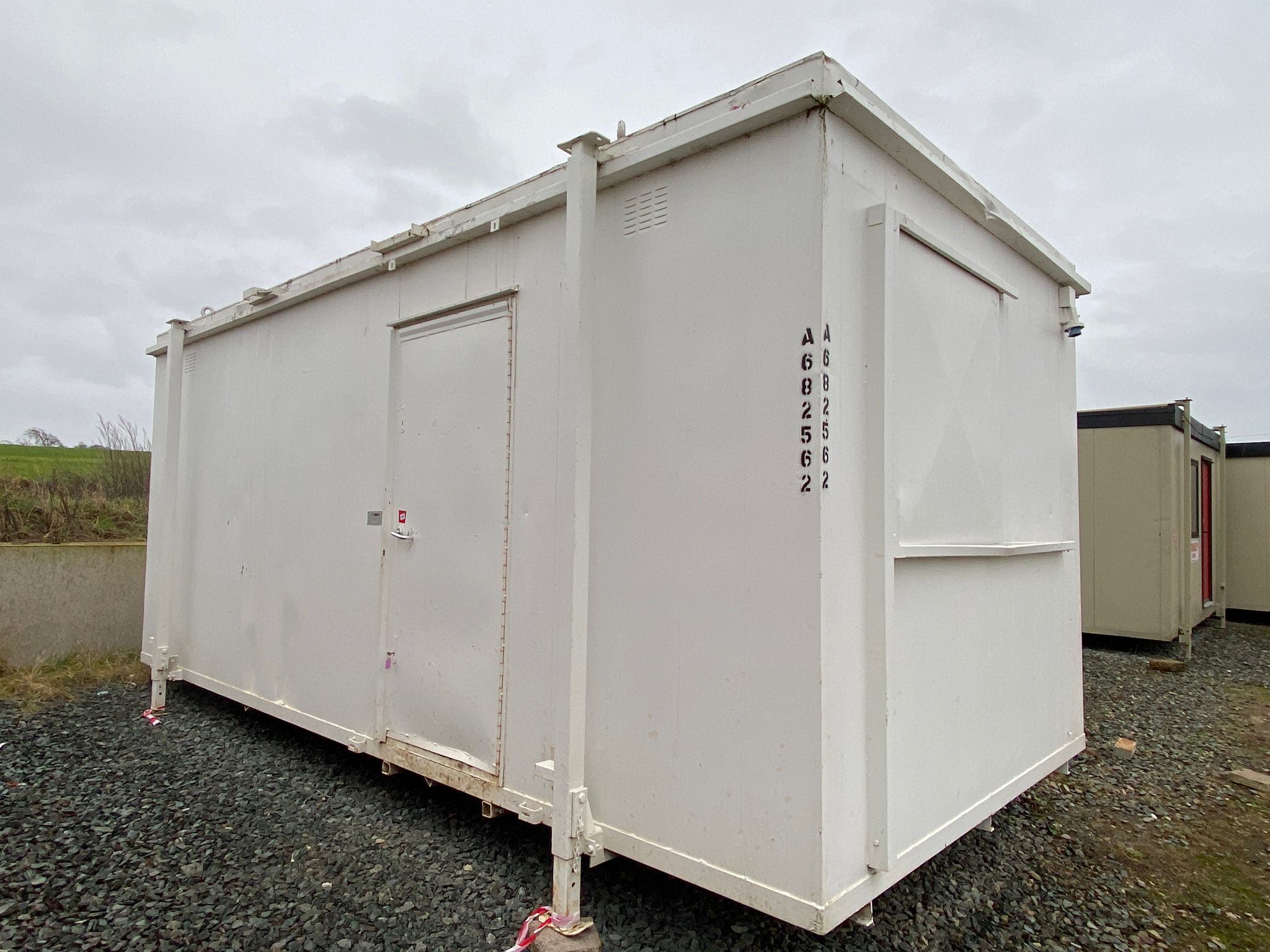 21′ x 9′ Changing Room – Ref.-196