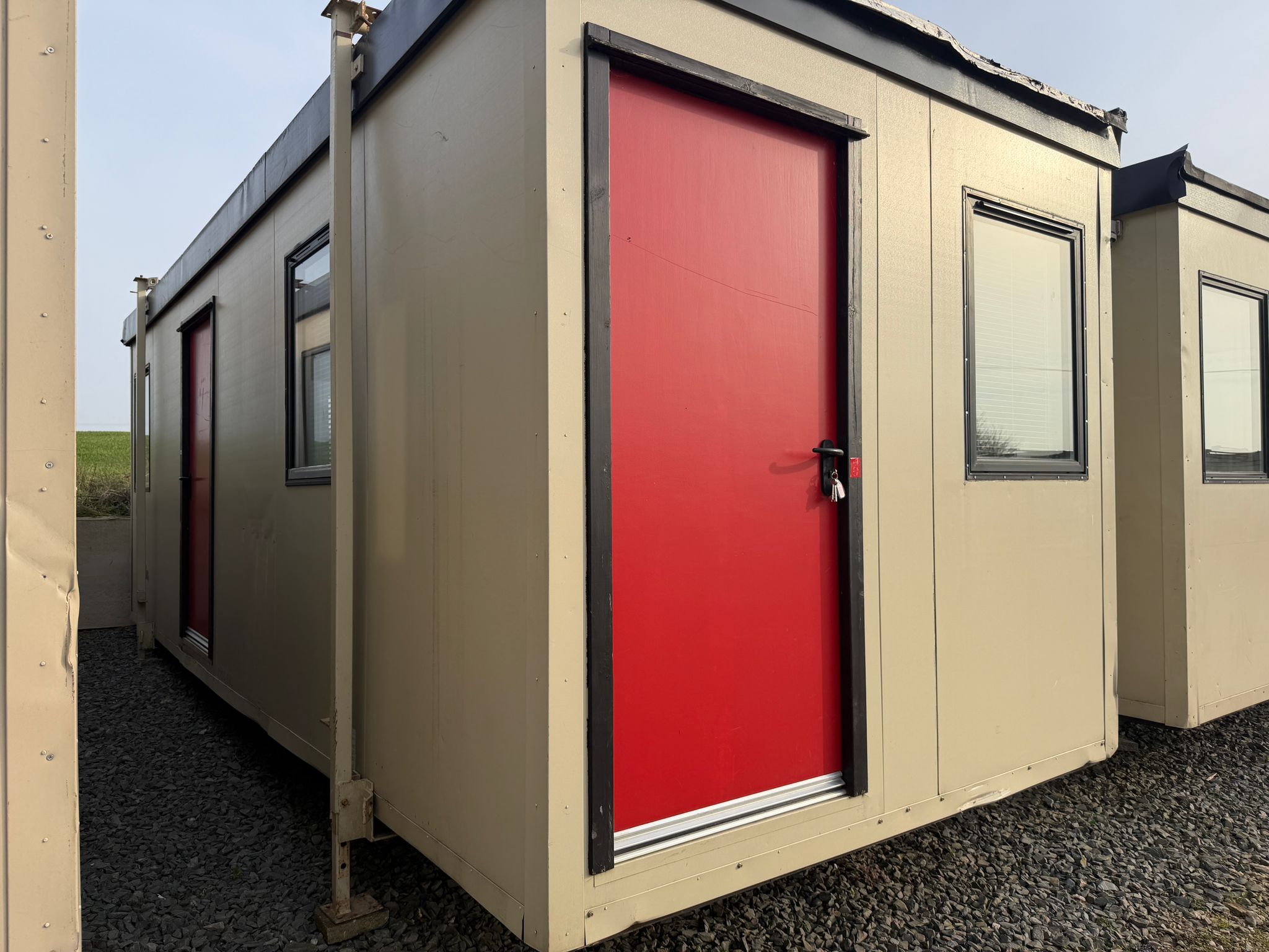 24′ x 9′ Open Plan Two Door Jackleg Portacabin – Ref.-208