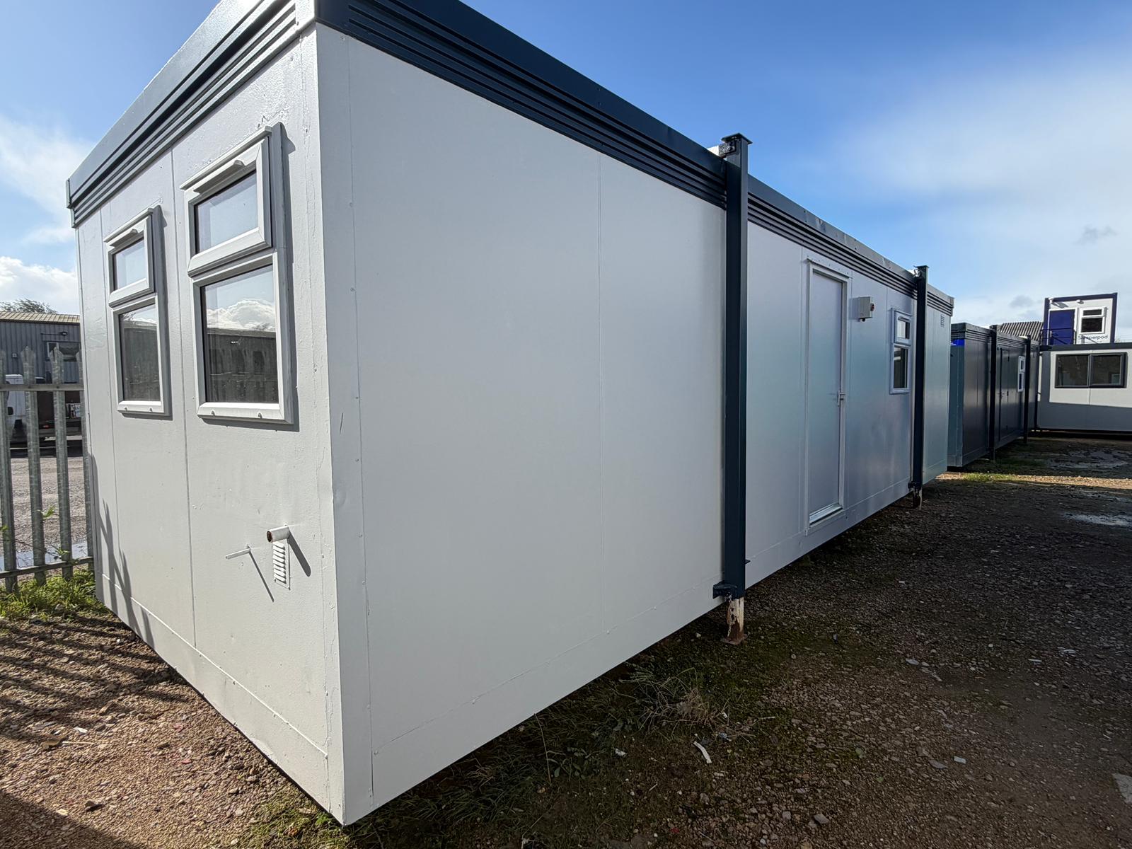 32′ x 10′ Jackleg Split Office with Kitchenette – Ref.-RBS5