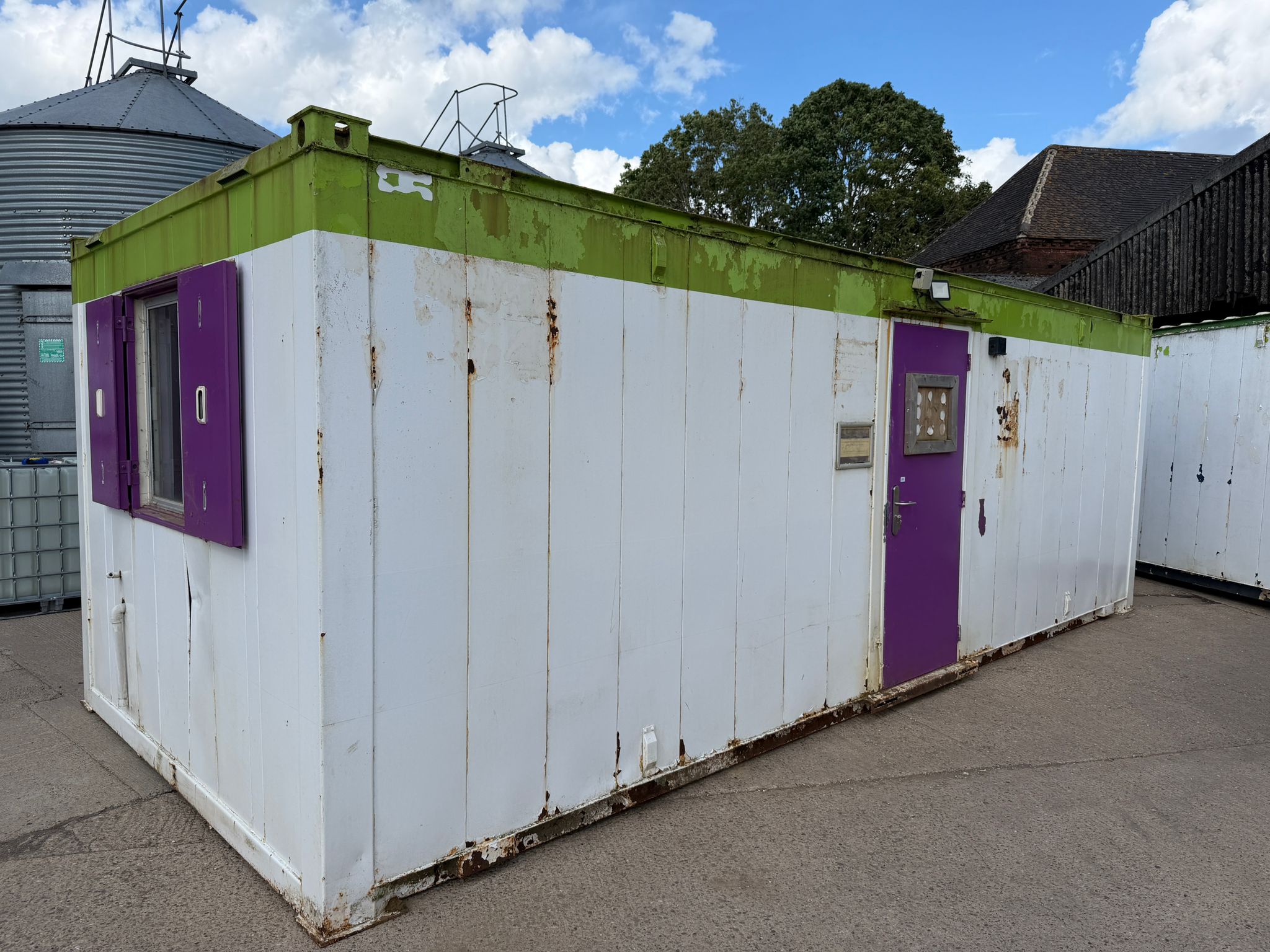 24′ x 10′ Office/Canteen – Ref.-271