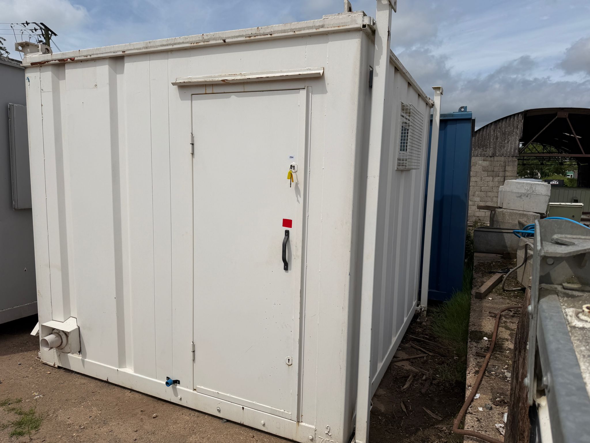 10′ x 10′ Changing Room with Toilet – Ref.-294