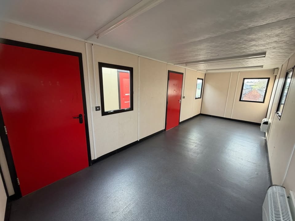 24′ x 9′ Open Plan Jackleg Portacabin – Ref.-200