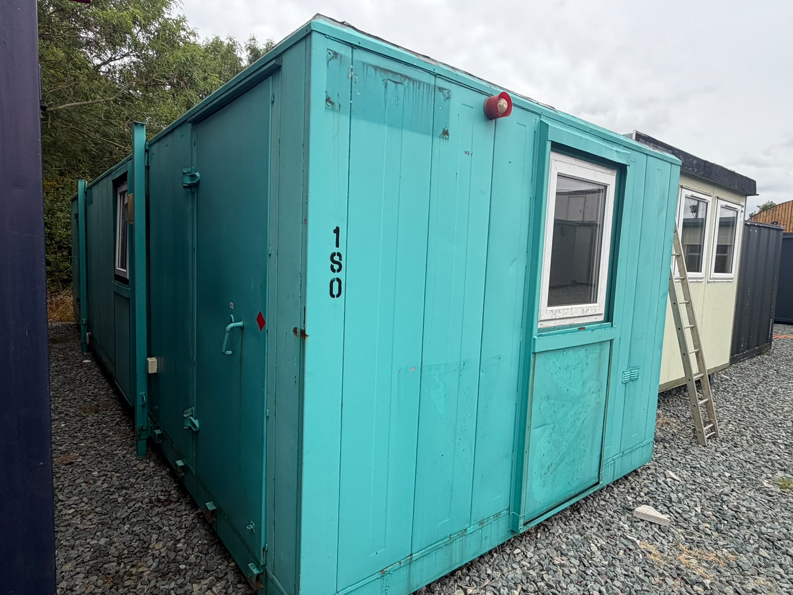 32′ x 10′ Split Office with 3 Rooms – Ref.-342